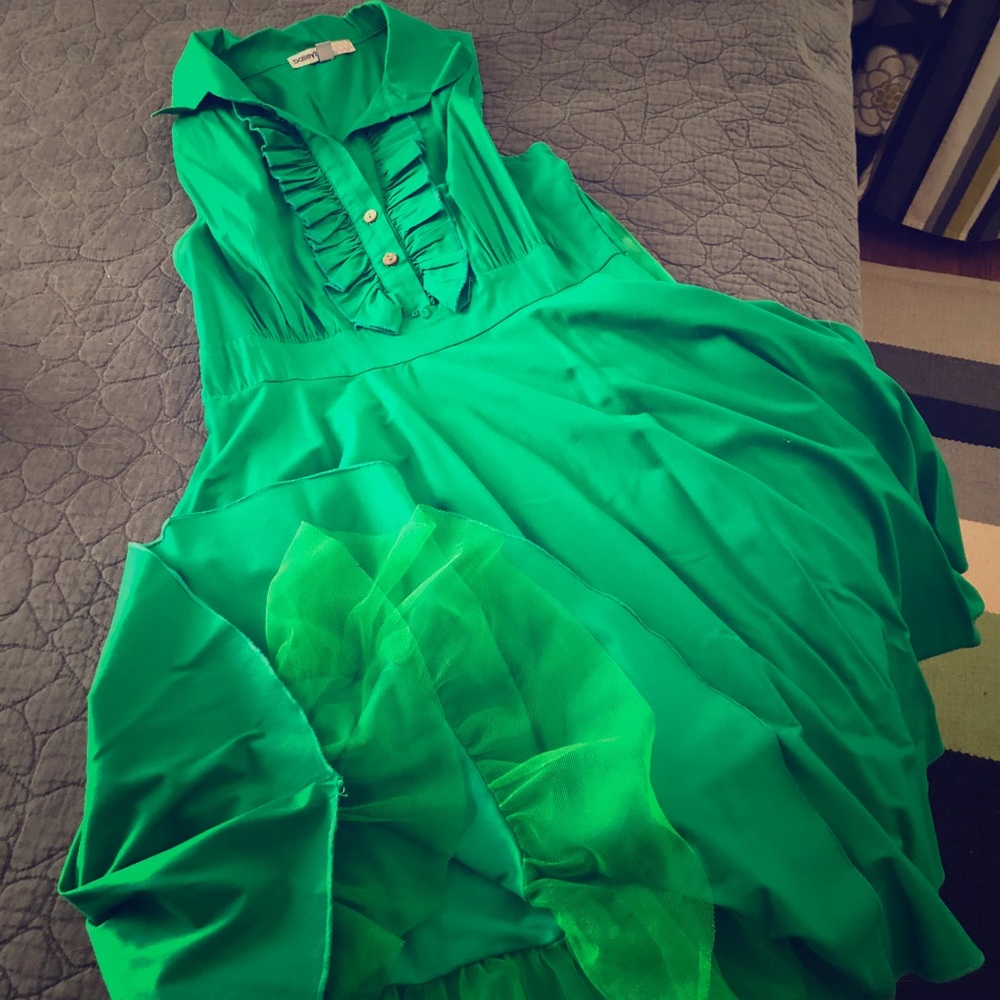Fun green dress.